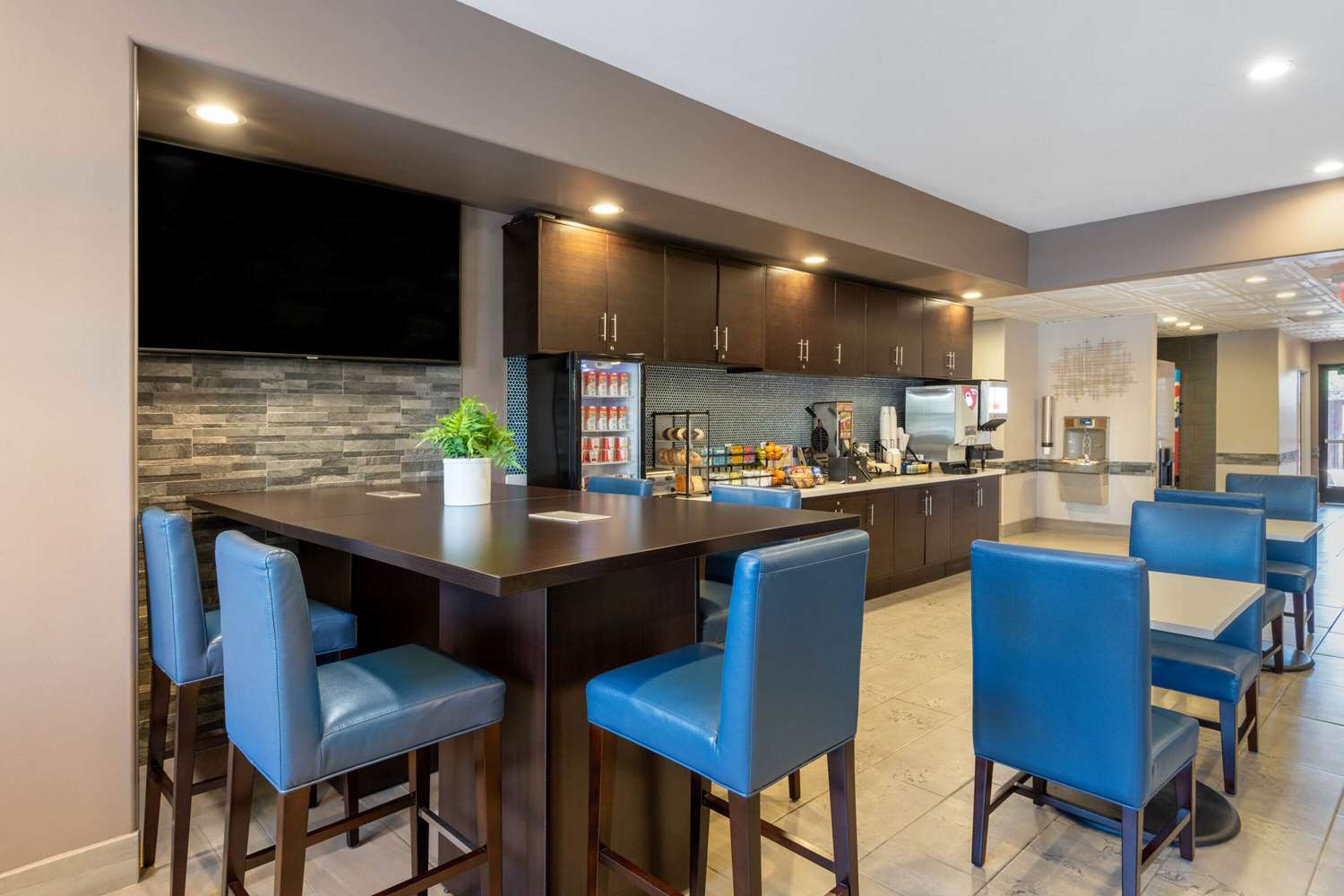 Фото Microtel Inn & Suites by Wyndham Tracy