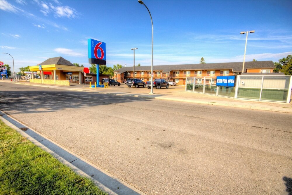 Фото Motel 6 Lethbridge