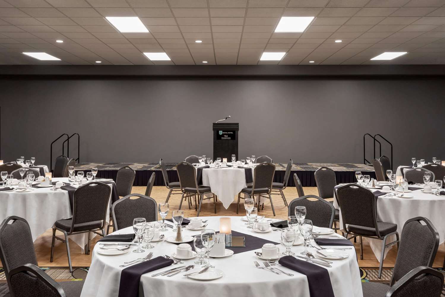 Фото Royal West Edmonton, trademark Collection