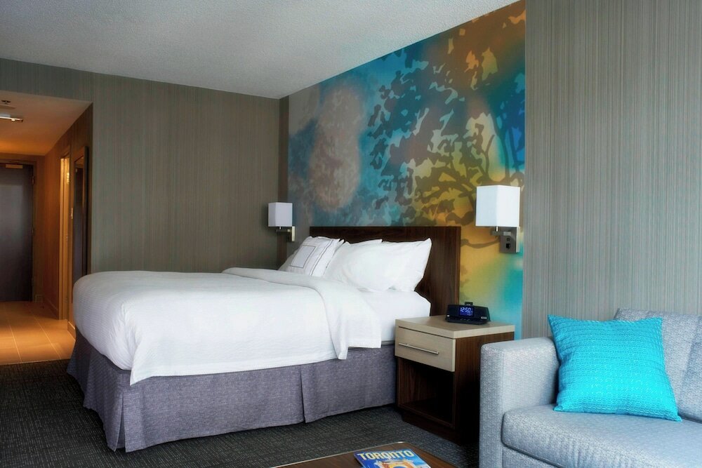 Фото Courtyard by Marriott Toronto Downtown