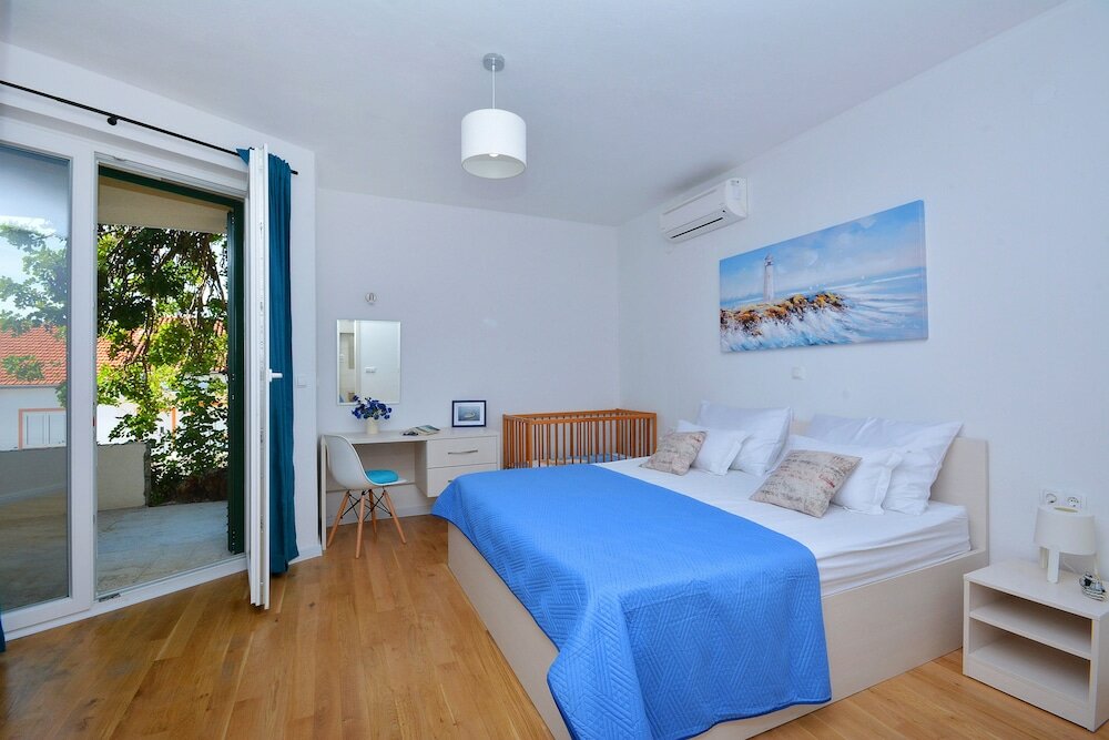 Фото Villa Karaber