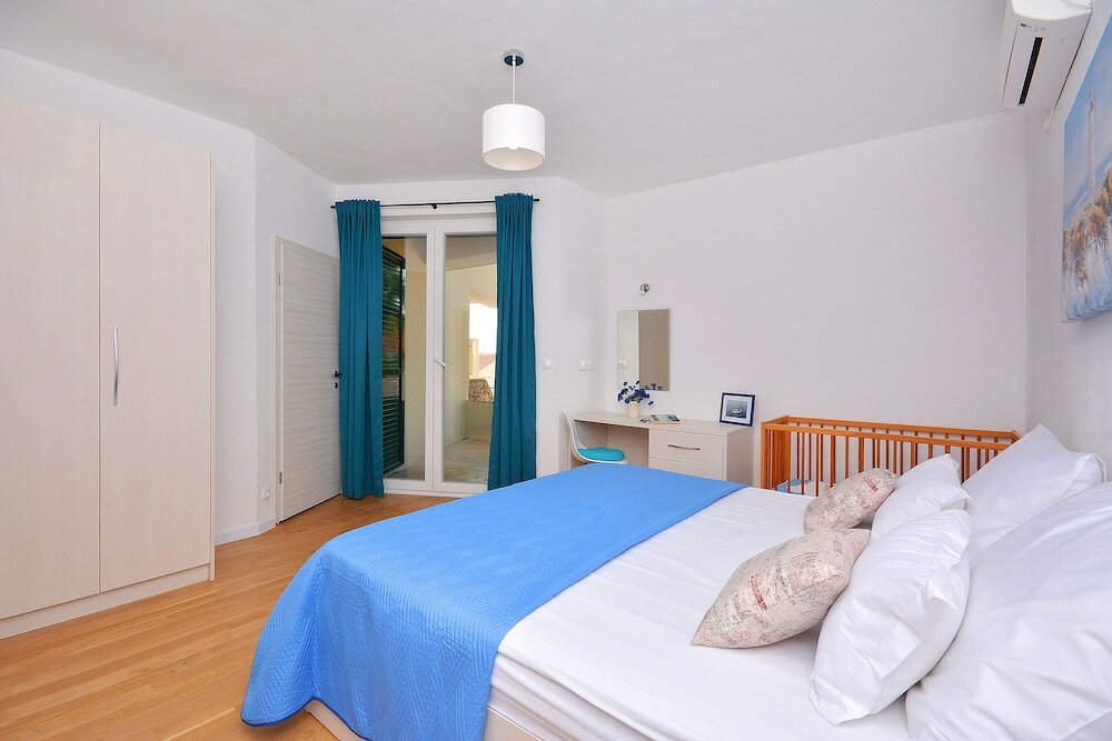 Фото Villa Karaber