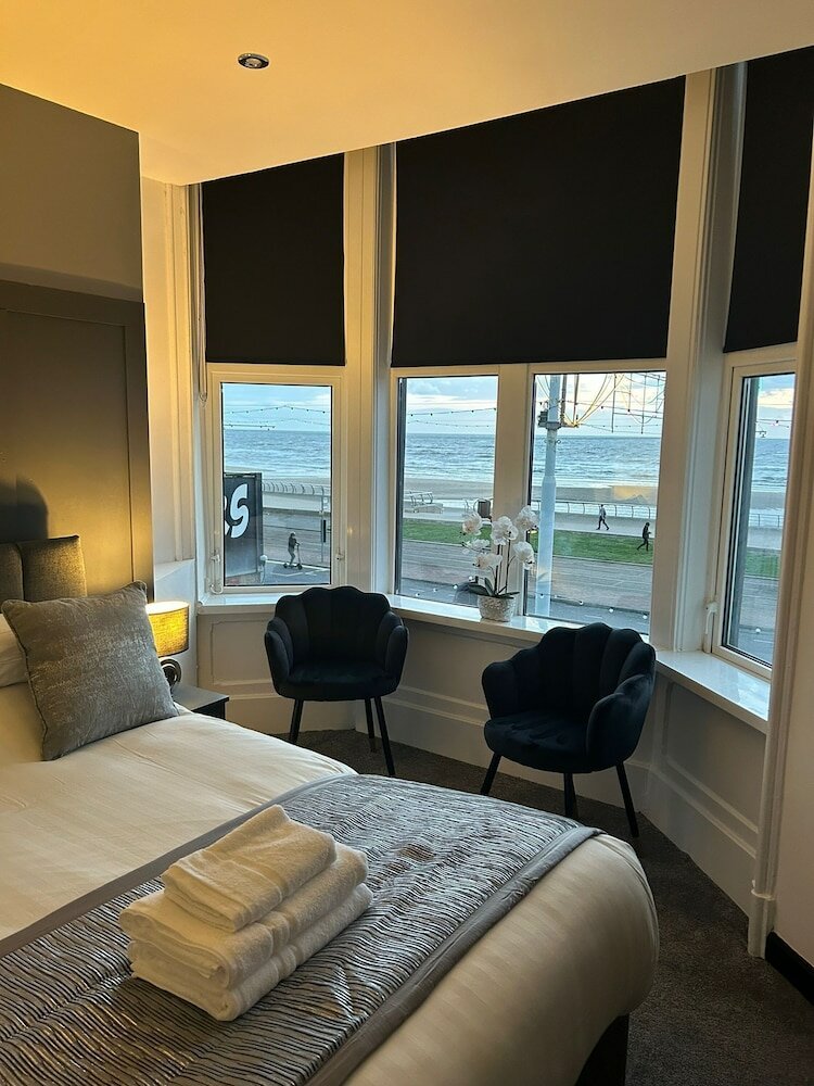 Фото Woodhouse Hotel