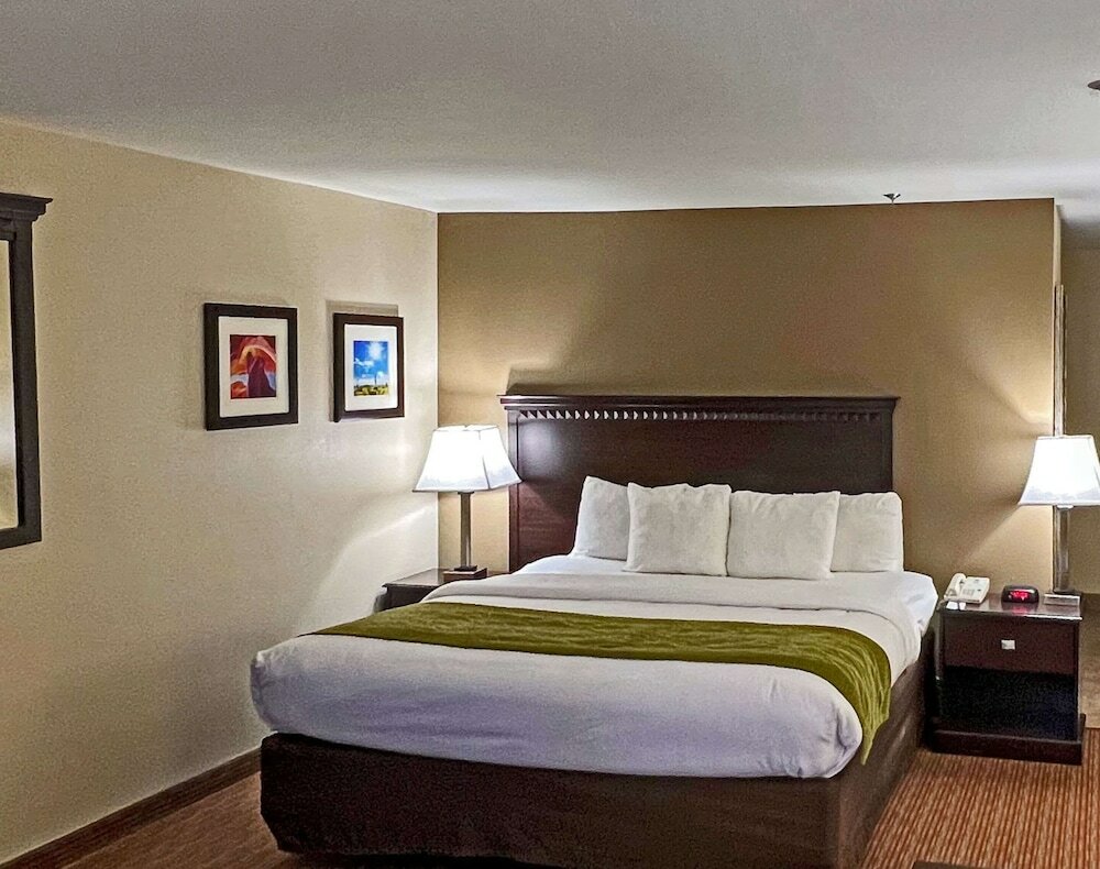 Фото Comfort Inn West