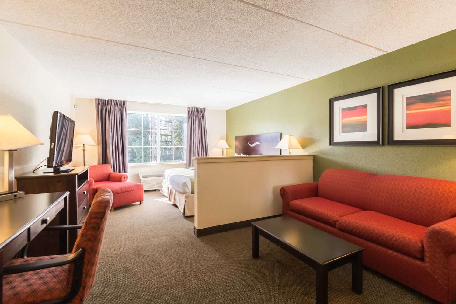 Фото Quality Inn & Suites Conference Center