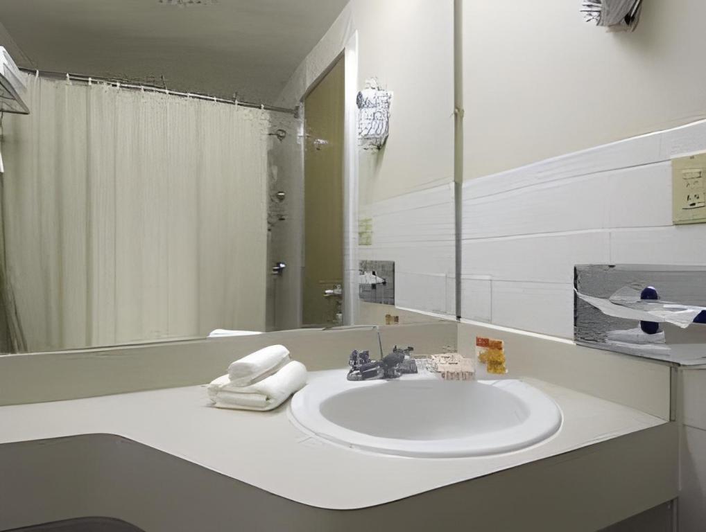 Фото Knights Inn Liberty