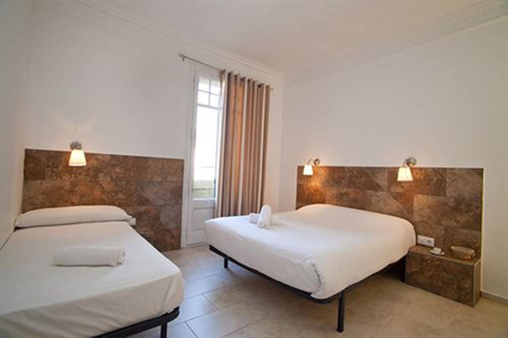 Фото Hostal Martinval