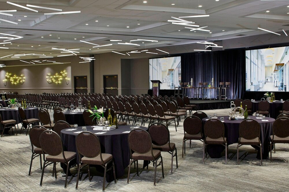 Фото Renaissance St. Louis Airport Hotel