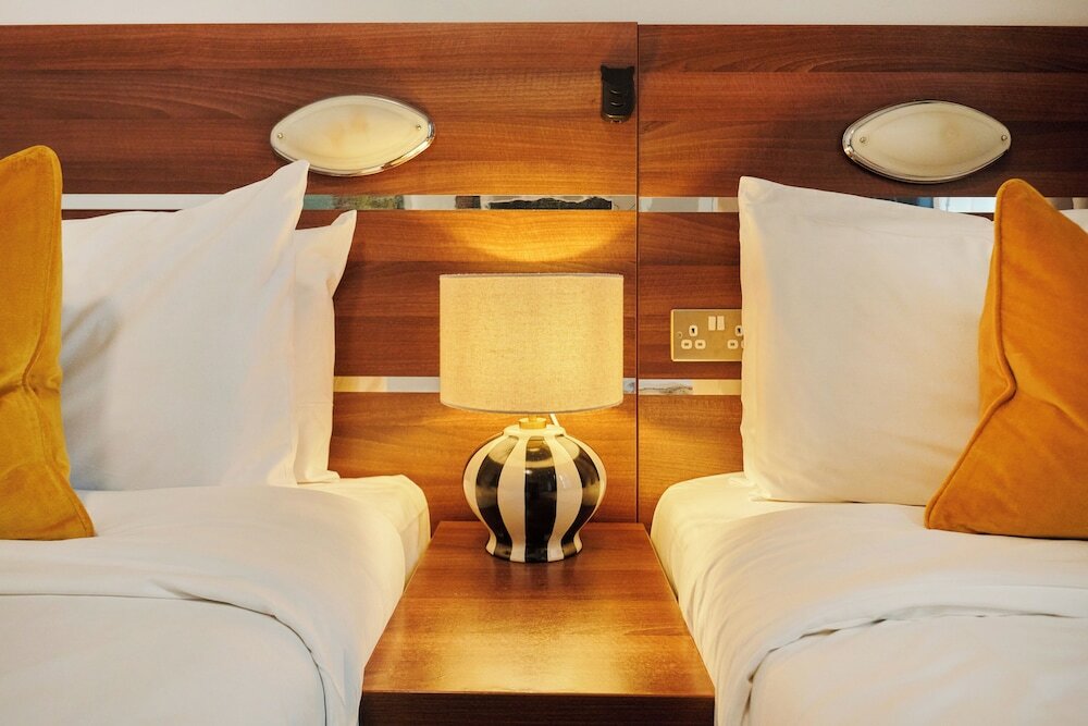 Фото Huttons Hotel