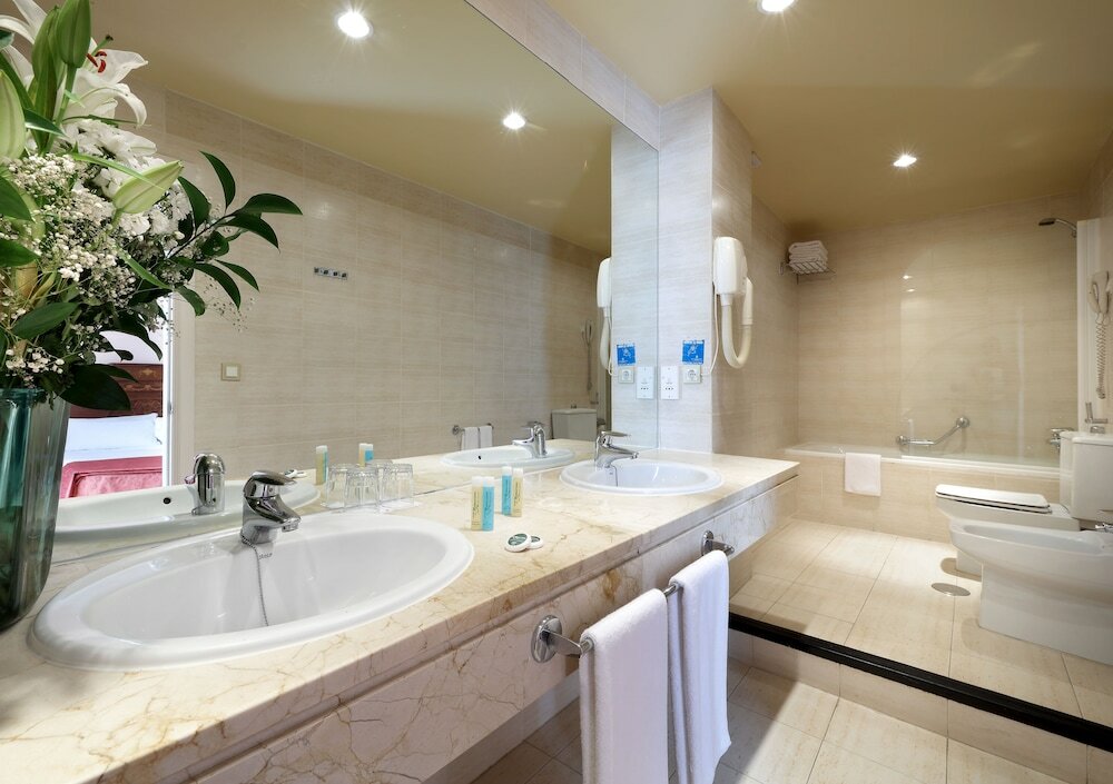 Фото Monasterio de San Miguel