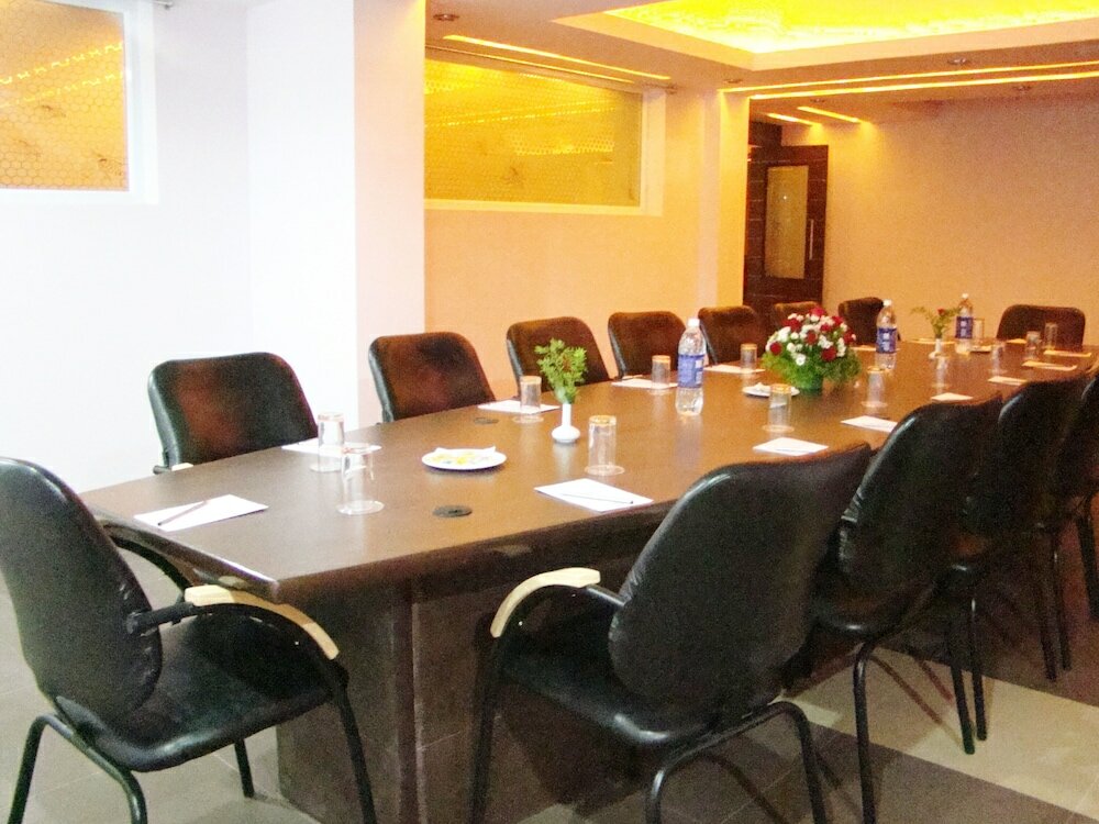 Фото Hotel Grand Bee