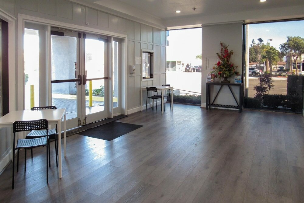 Фото Capri Suites Anaheim