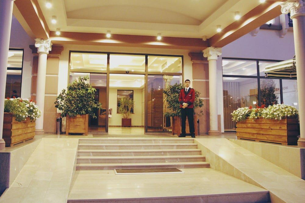 Фото отеля 2