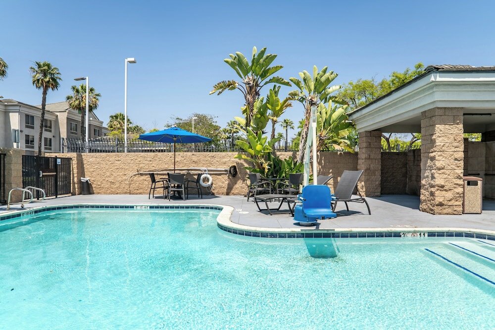 Фото Holiday Inn Express & Suites San Diego Otay Mesa