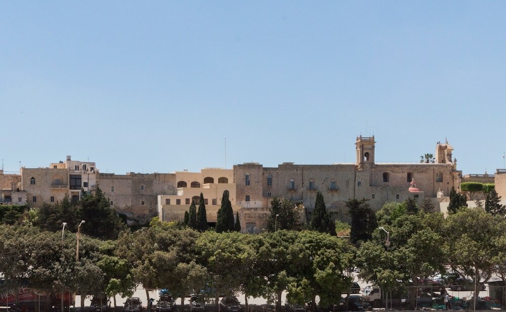 Фото The Duke Boutique Hotel