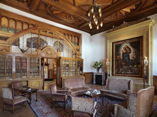 Внешний вид отеля Badrutt's Palace Hotel в Са́нкт-Мо́рце, фото 2