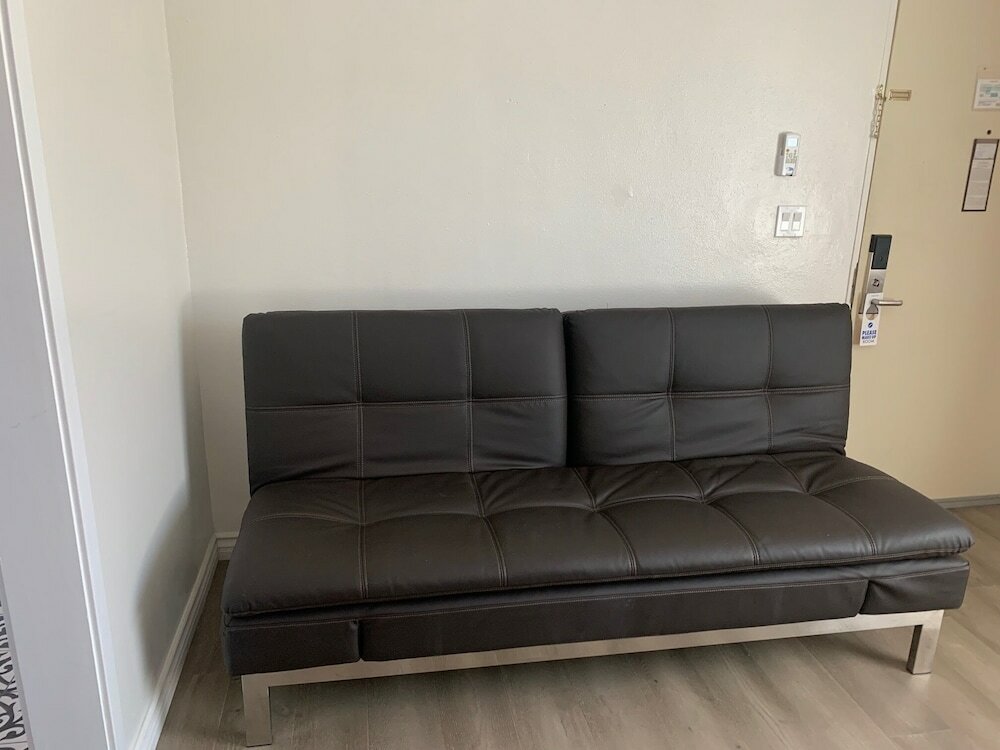 Фото Oasis Inn & Suites