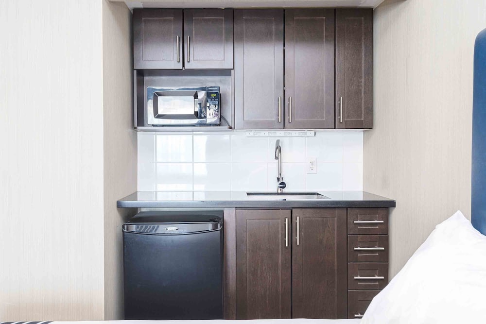 Фото Sandman Inn Blue River