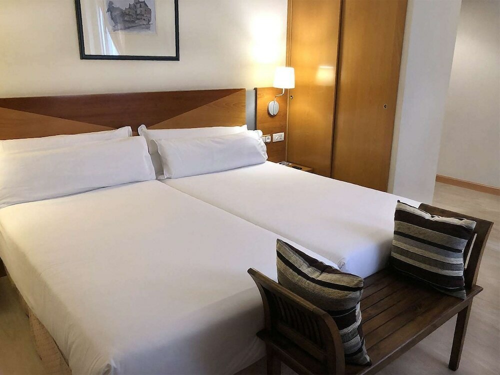 Фото Oca Villa de Avilés Hotel