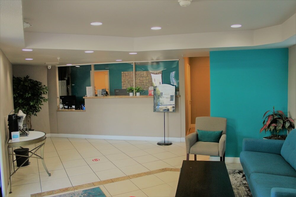 Фото Rancho San Diego Inn & Suites