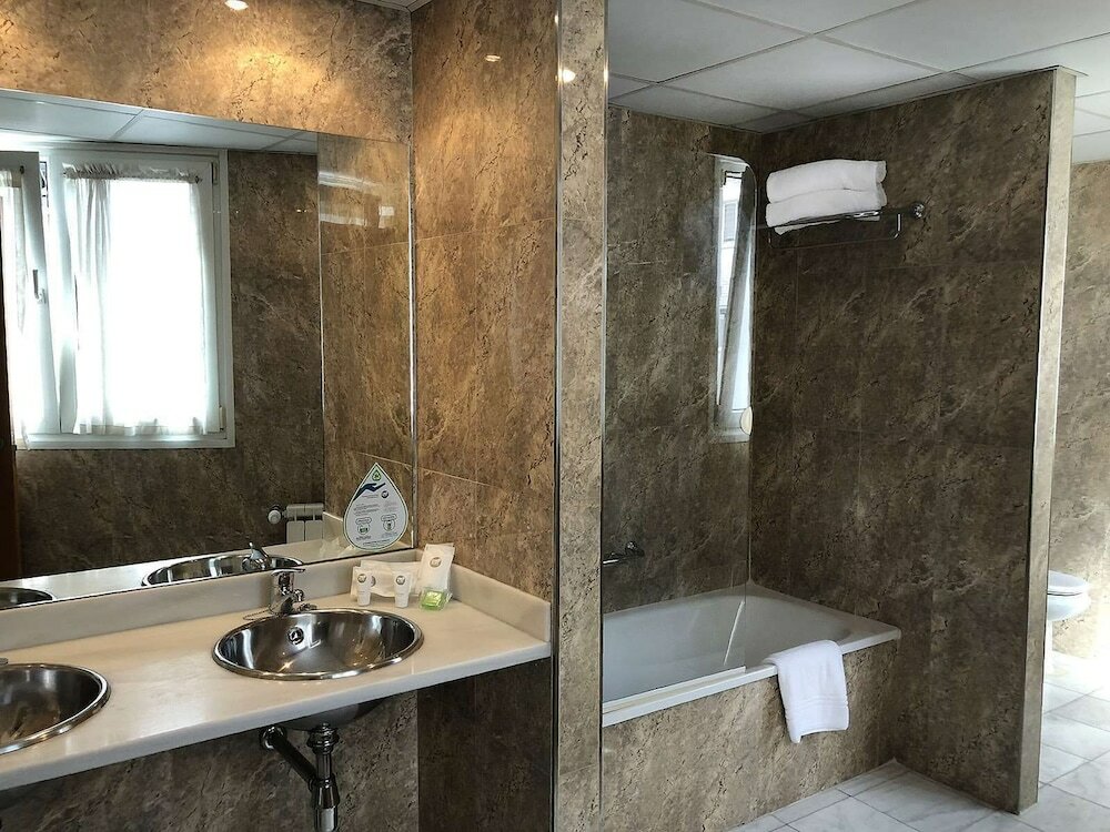 Фото Oca Villa de Avilés Hotel