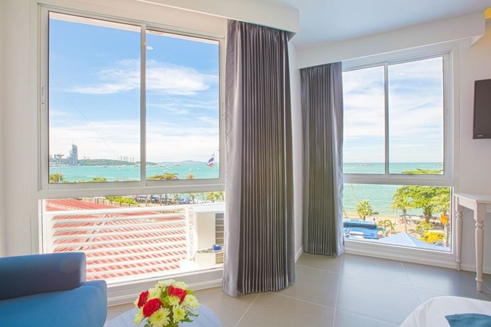 Фото Flipper Lodge Hotel