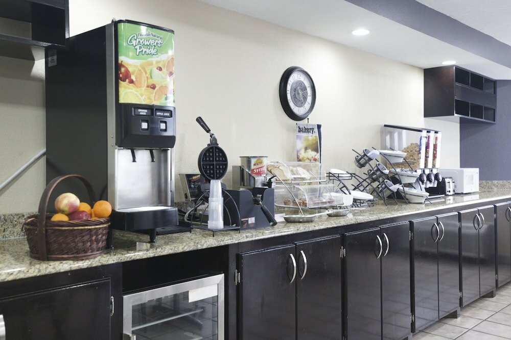 Фото Microtel Inn & Suites by Wyndham Meridian