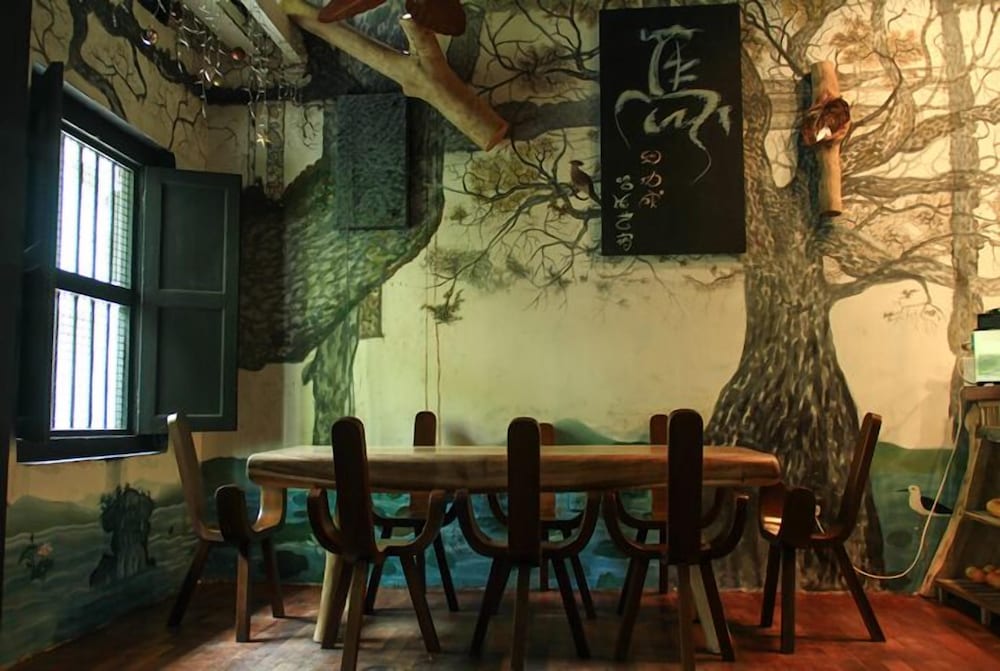 Фото The Happy 8 Retreat @ Old Town