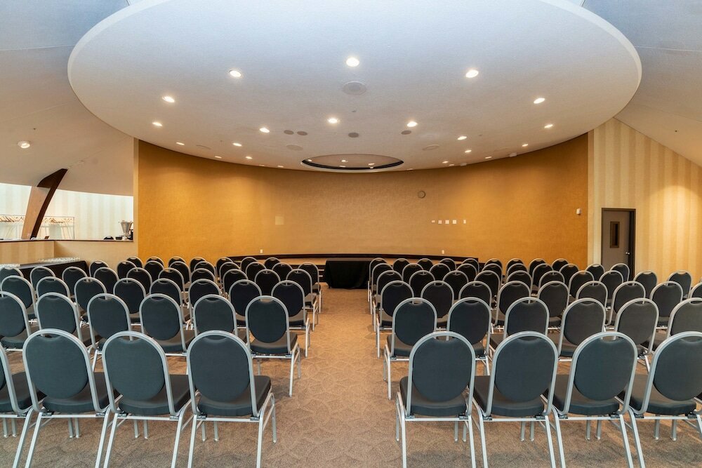 Фото Sandman Signature Vancouver Airport Hotel & Resort