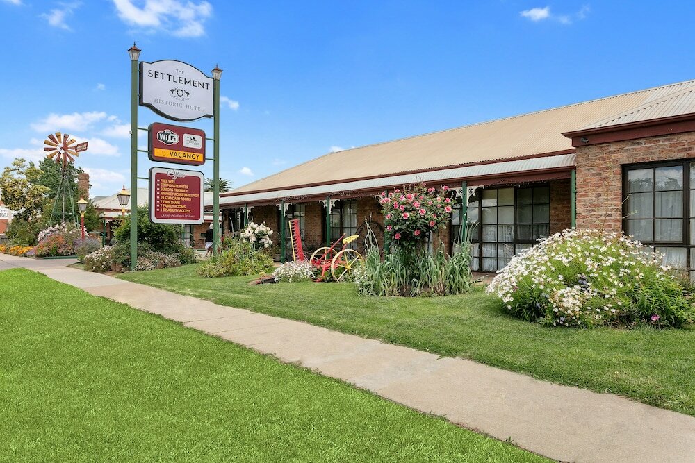 Фото The Settlement Historic Hotel