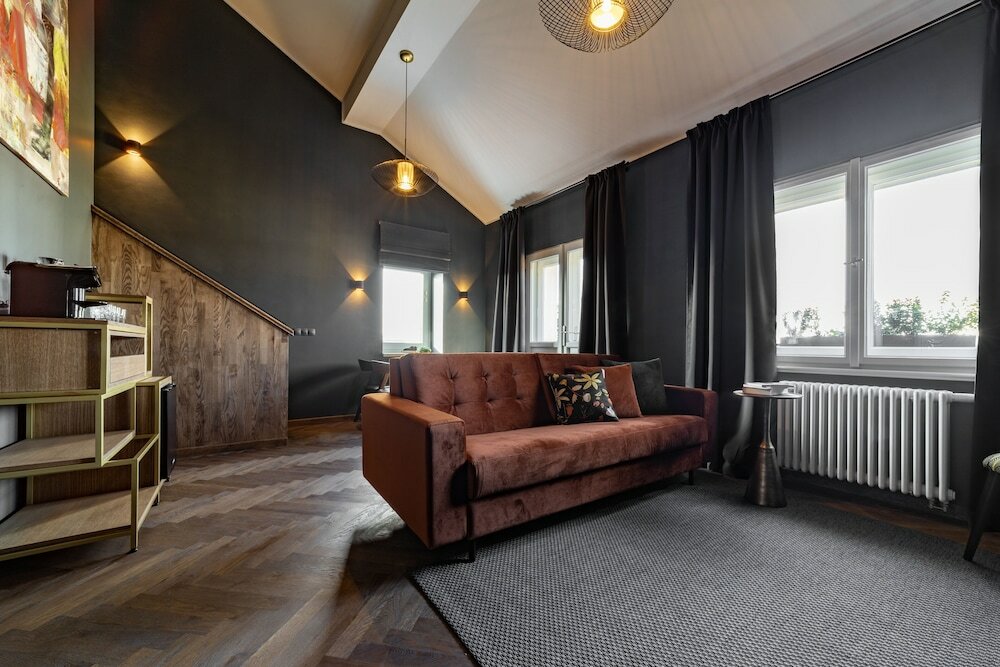 Фото The Viaduct Suites & More