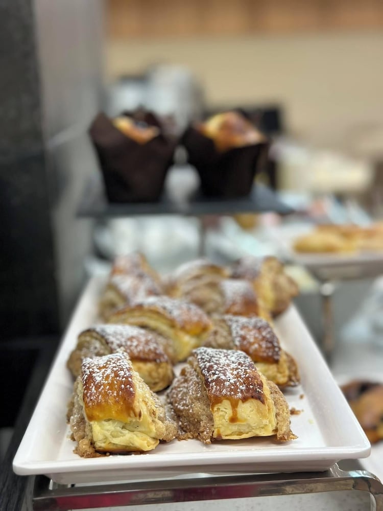 Фото Bridge Hotel