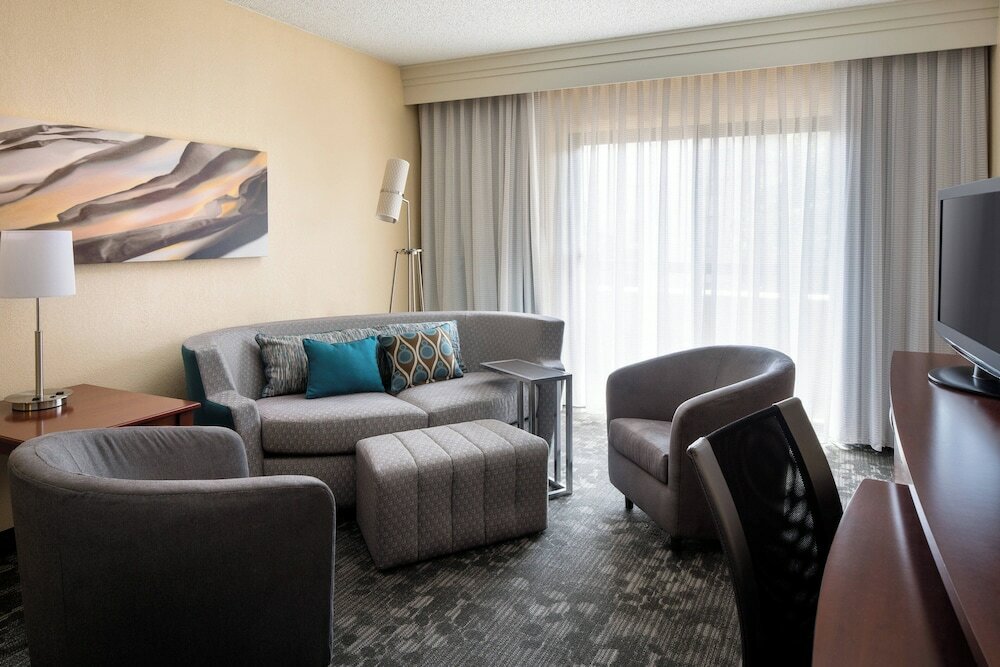 Фото Courtyard by Marriott Denver Central Park