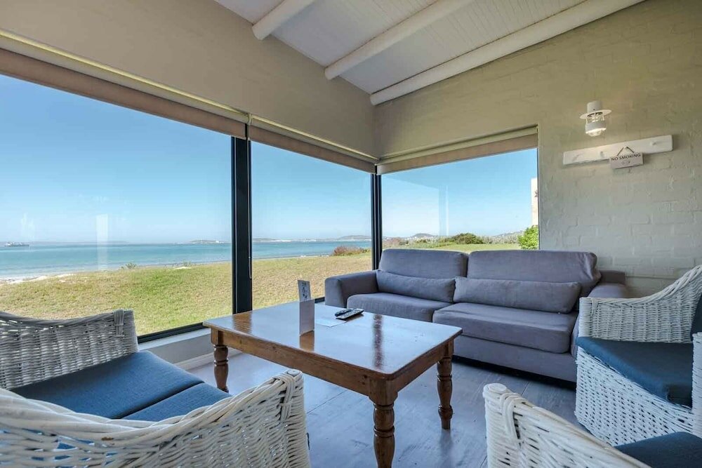 Фото Blue Bay Lodge