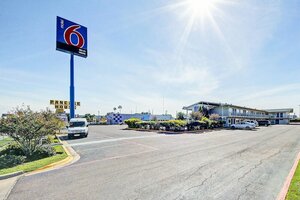 Гостиница Motel 6 Laredo, Tx - South