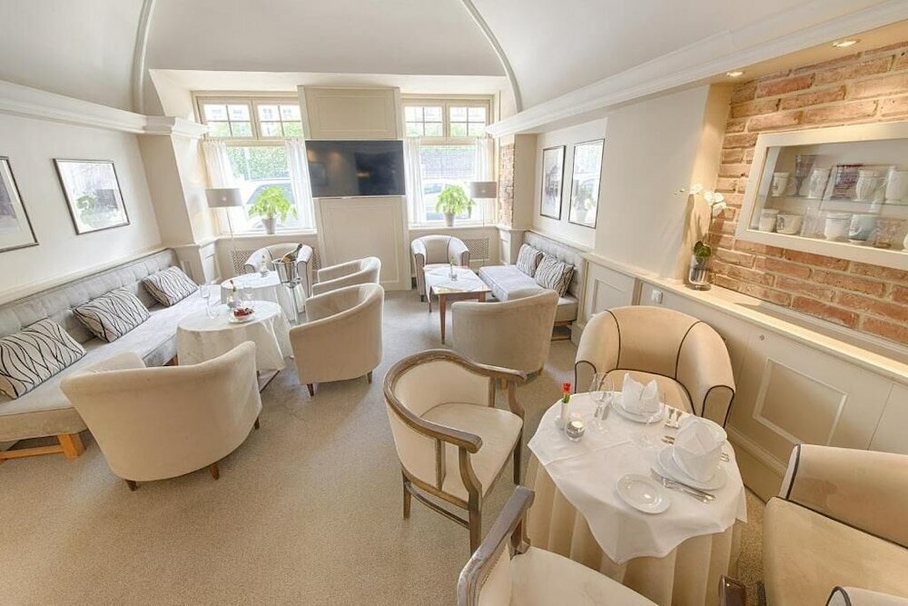 Фото Hotel Embassy