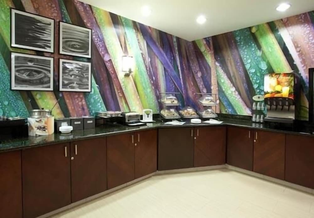 Фото SpringHill Suites by Marriott Portland Airport