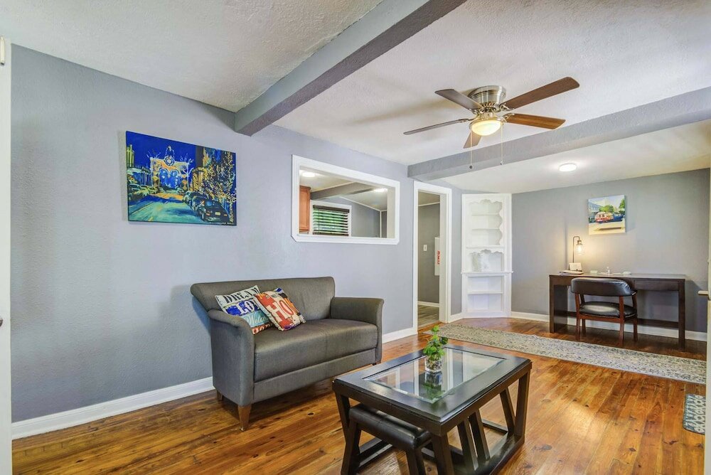 Фото The George Manor