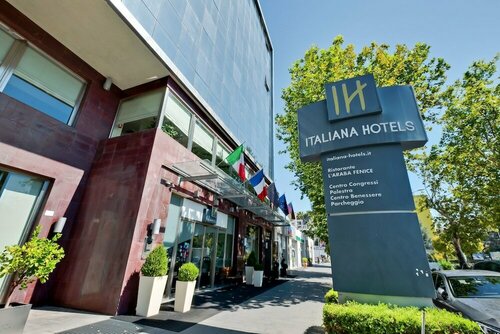 Внешний вид отеля Italiana Hotels Cosenza в Козенце, фото 1
