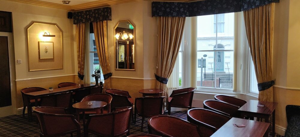 Фото Rivelyn Hotel