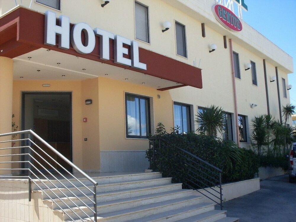 Фото Genius Hotel