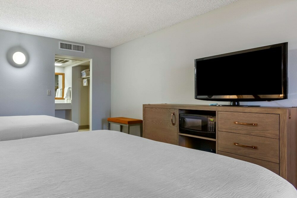 Фото Best Western Plus King's Inn & Suites