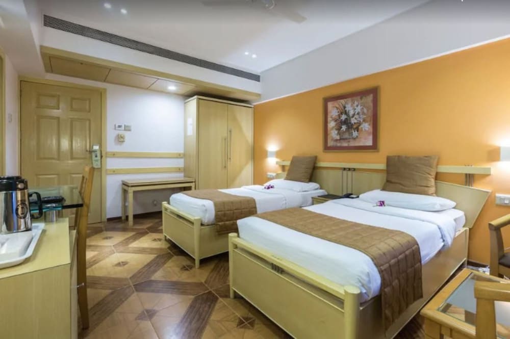 Фото The Royal Orchid