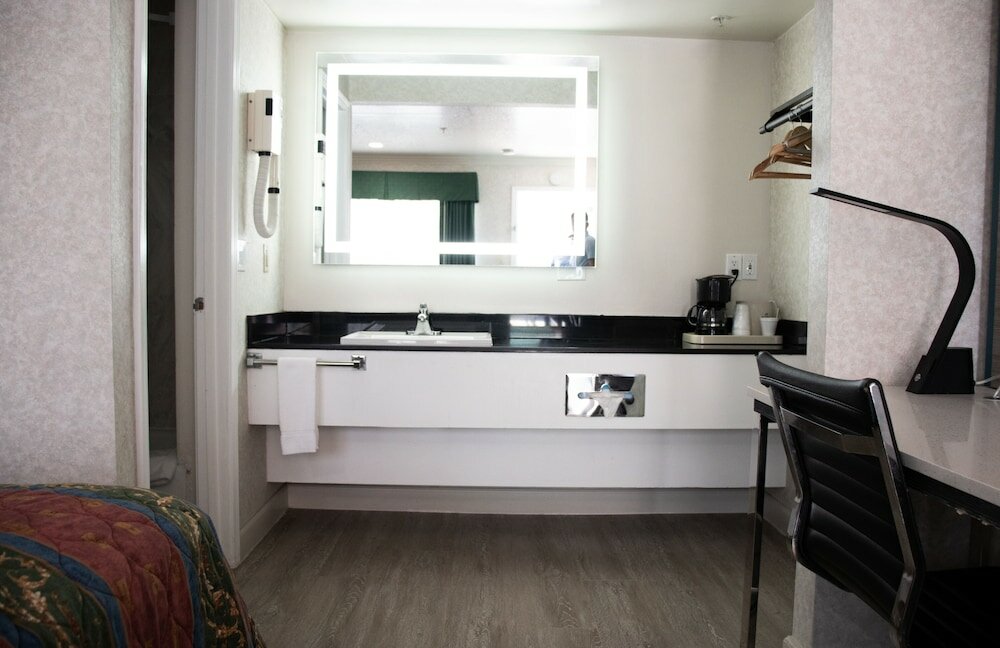 Фото Discovery Inn