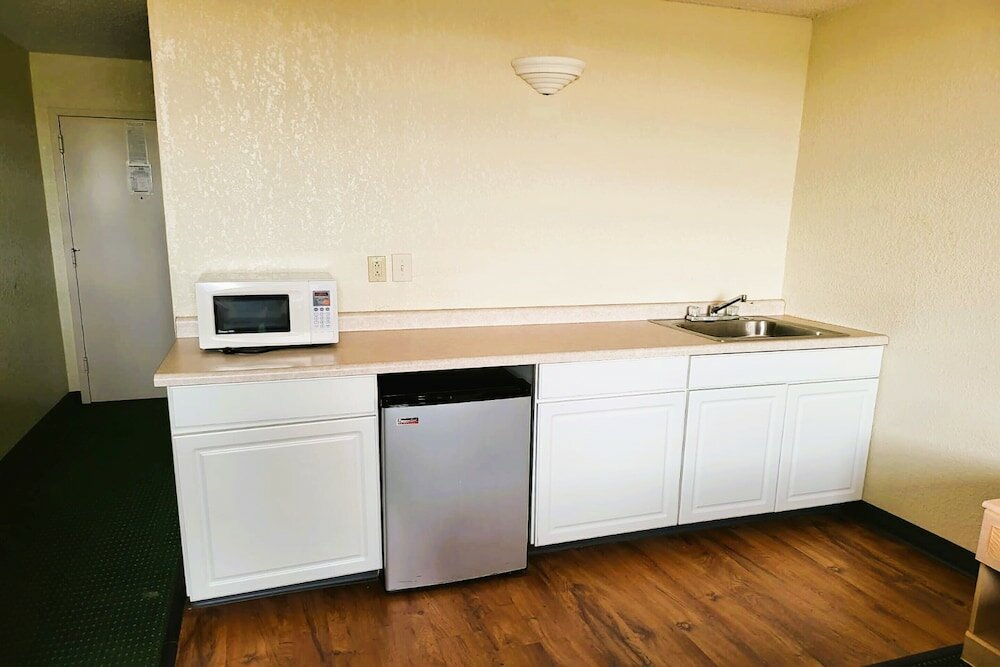 Фото USA Inn Junction City Near Fort Riley