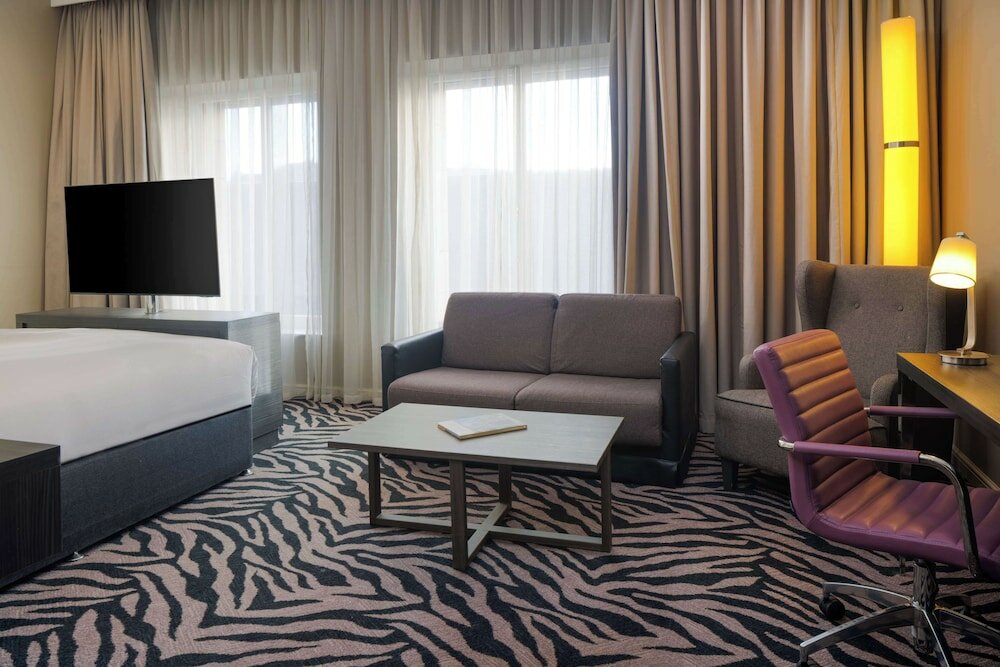 Фото DoubleTree by Hilton Edinburgh City Centre