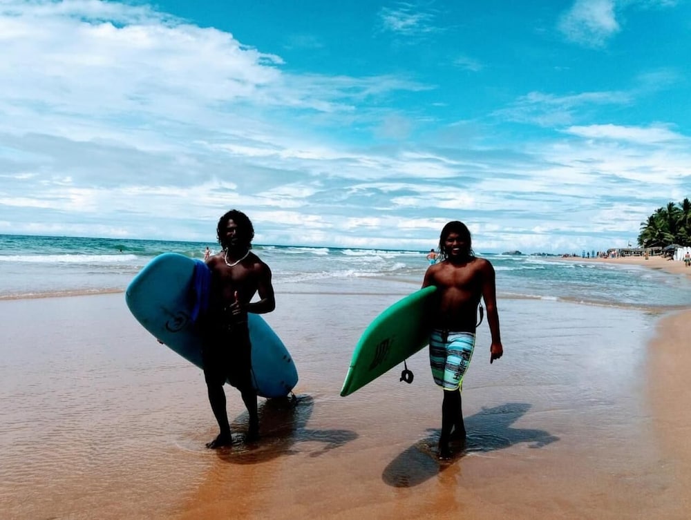 Фото Malika Yellow House