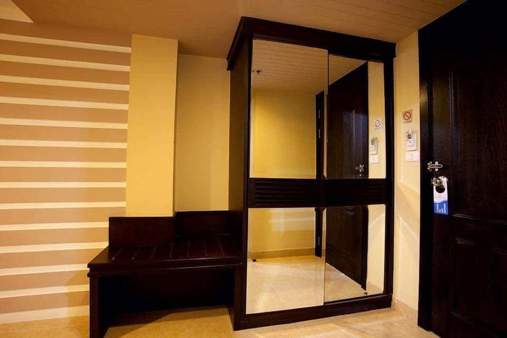 Фото J & Y Lodge Hotel