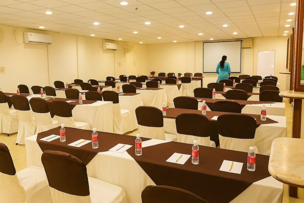 Фото Hotel Tjs Royale