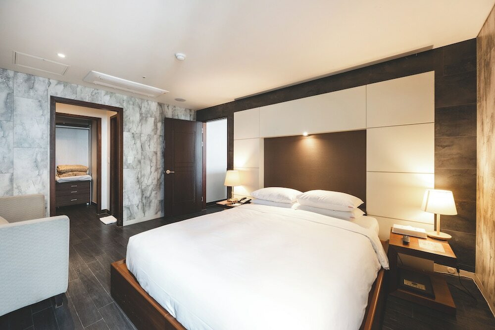 Фото Sunset Business Hotel